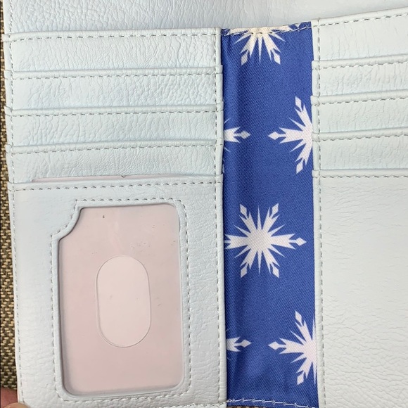 Loungefly Disney Frozen Olaf Flap Wallet - Picture 8 of 13